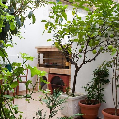 Psyri Neoclassical House With Yard アテネ エクステリア 写真
