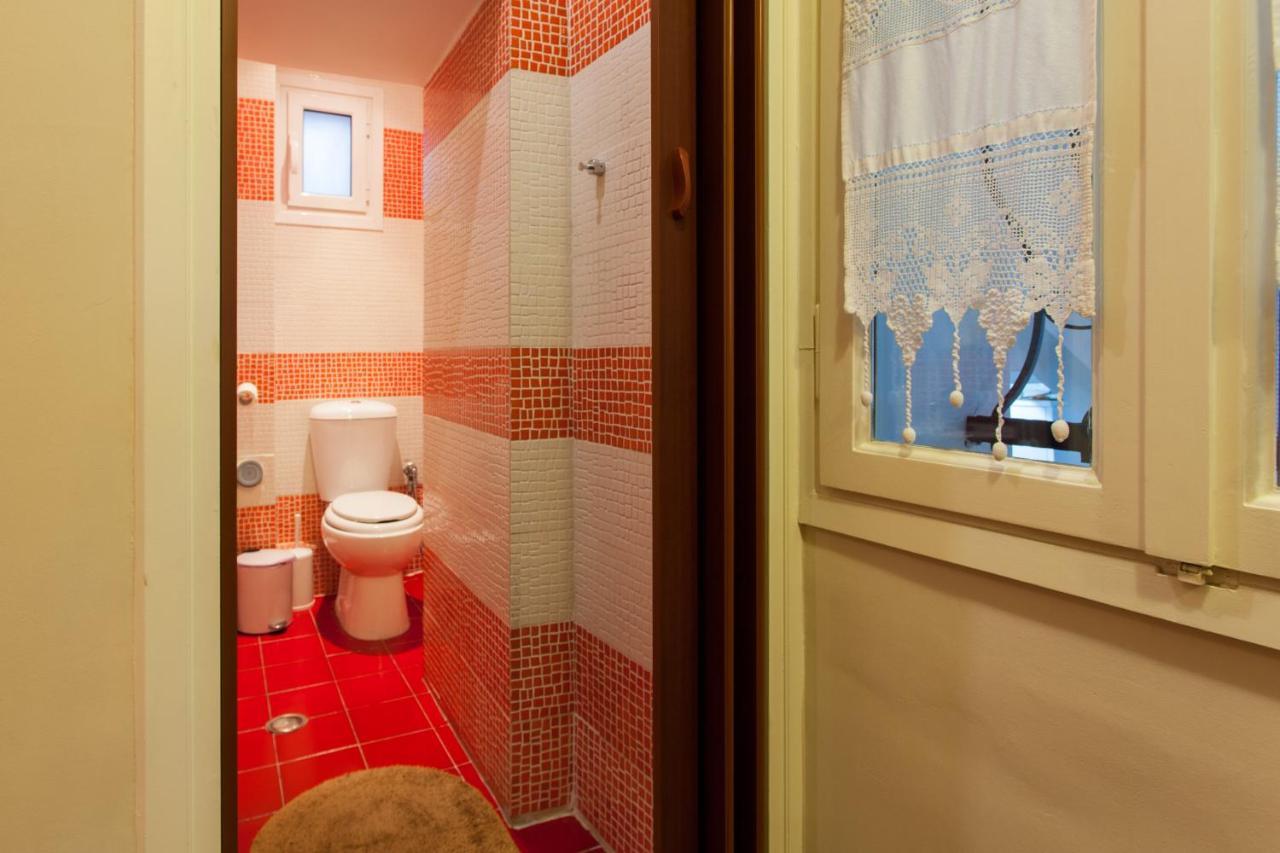 Psyri Neoclassical House With Yard アテネ エクステリア 写真