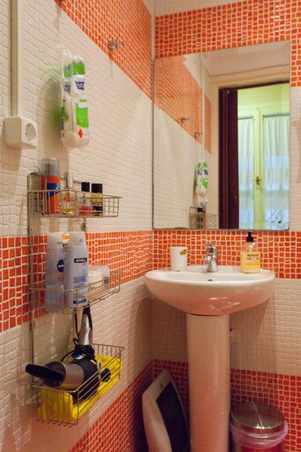 Psyri Neoclassical House With Yard アテネ エクステリア 写真